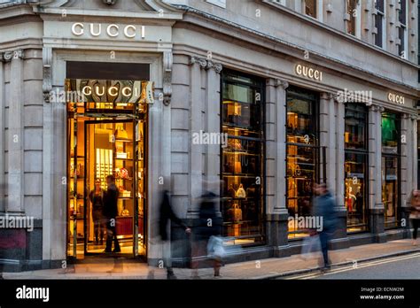 gucci europe website.